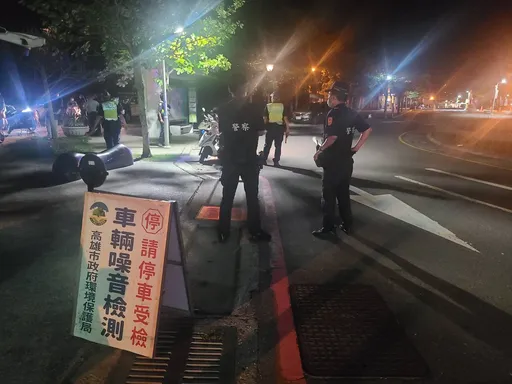 西子灣車輛噪音擾安寧 里長揪警察環保科技尖兵抓高音