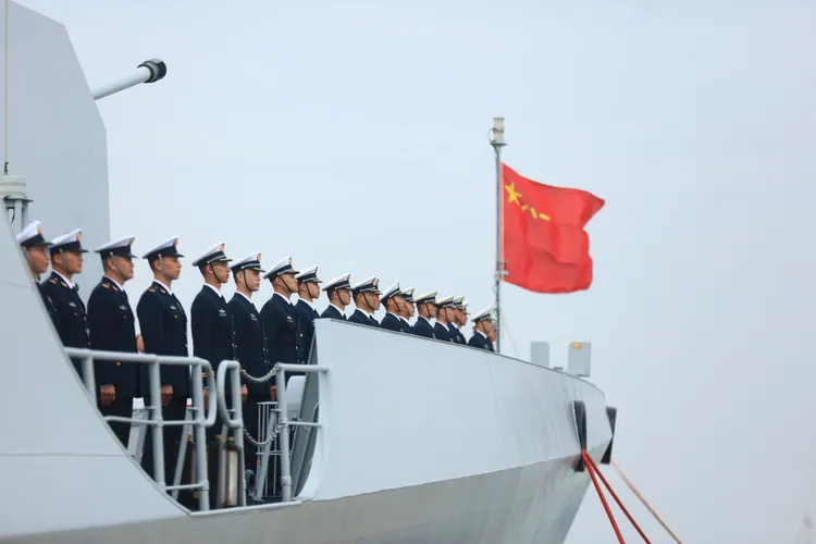 中國海軍一護航編隊本周日（4/28）從浙江舟山的軍港解纜啟航。新華社