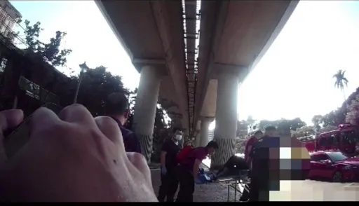 北市獨居翁奄奄一息躺床 鄰居敲門不應通報警消到場破門