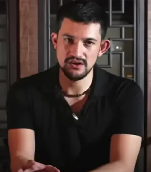 黃勝斌看起來相當有個性。翻攝自蘋果新聞網