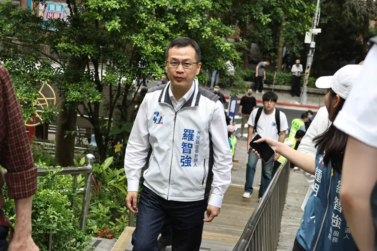 羅智強平均支持度為43.439%。資料照，施昂強攝