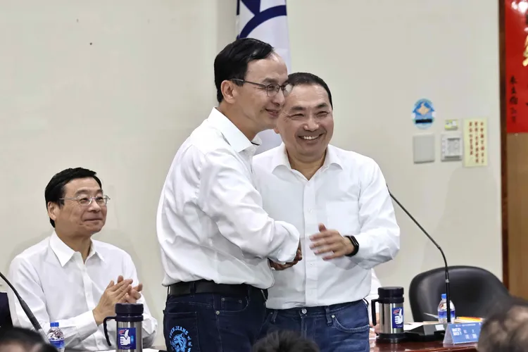 侯友宜的不沾鍋個性，讓他飽受深藍詬病，更一度傳出與黨主席朱立倫不合。資料照片，施昂強攝