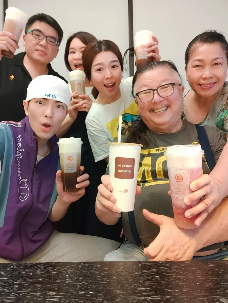 蕭敬騰與家人感情甜蜜蜜。喜鵲娛樂提供