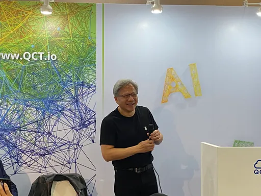 黃仁勳沒再逛夜市改去KTV與腳底按摩　還對這道台灣菜讚不絕口