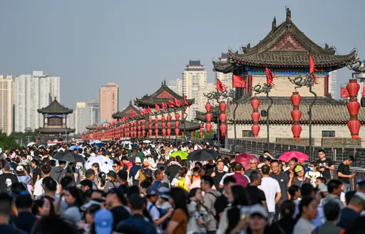 中国五一假期2.74亿人次出行 旅游收入6578亿