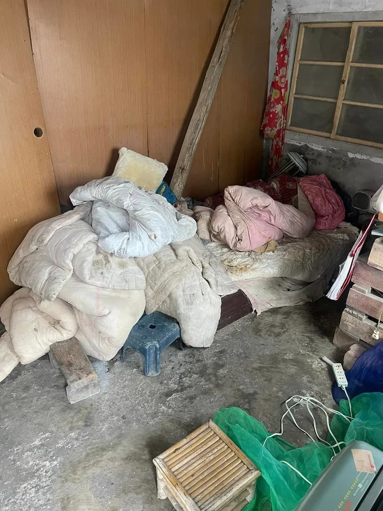 屋內凌亂不堪。翻攝蔡榮修臉書