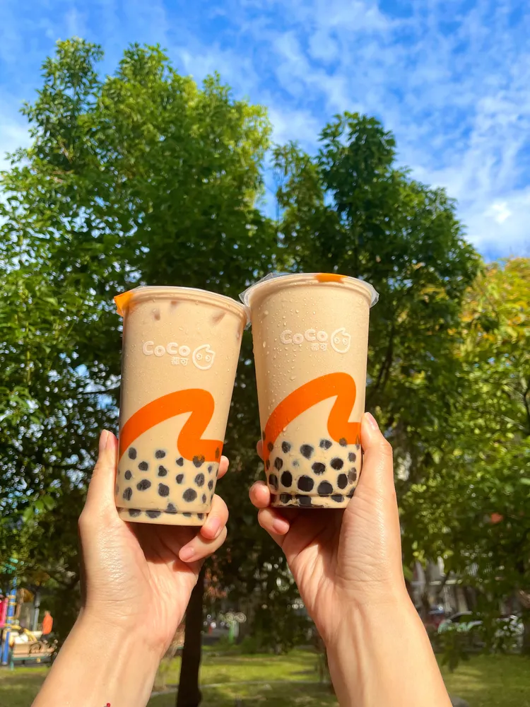 5/17國民飲品珍珠奶茶(中)憑券第2杯0元。業者提供