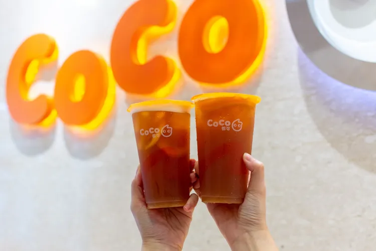 5/15伯爵蜜香凍果茶(中)、伯爵奶蓋紅茶(中)，單杯26元。業者提供