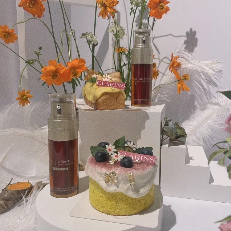 克蘭詩黃金雙激萃清爽版（前），50ml／4380元。張家玲攝