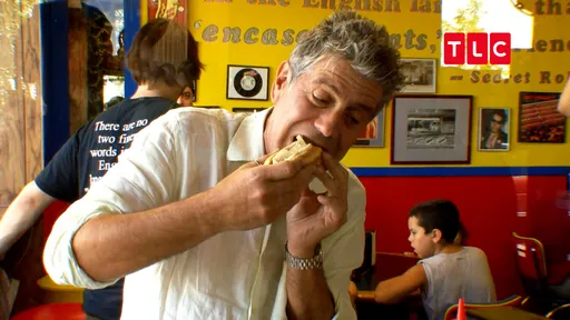 隨安東尼波登吃四方 重現叛逆大廚嘗鴨肝熱狗、海鮮燉飯身影