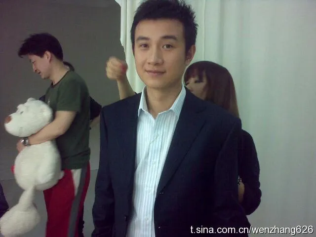 文章年輕時的模樣。翻攝文章微博