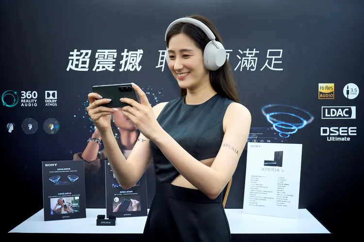 Xperia 1 V具備強力音量與降噪功能的喇叭規格，提升音訊傳染力與細緻度，搭配高低頻延展性的提升，締造更動感清晰的音效。原廠提供