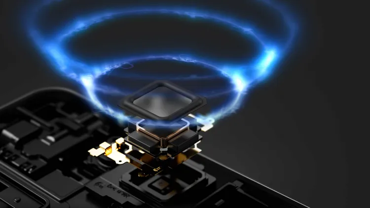 Sony Xperia 1 V 主相機採雙層式架構的 CMOS 感光元件「Exmor T for mobile」，較前代感光元件大 1.7 倍。原廠提供