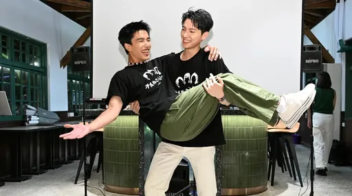 曾敬驊被彭千祐公主抱 粉絲尖叫直呼「圓滿了」