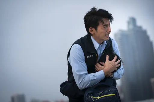 温昇豪突然冒出10歲兒子 蓄鬍邋遢模樣曝光