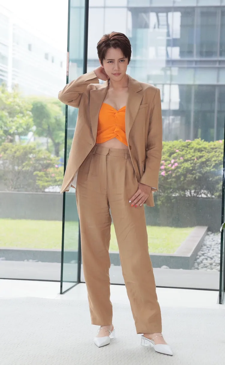 劉奕兒俐落短髮，帥氣度不輸男生。彭欣偉攝