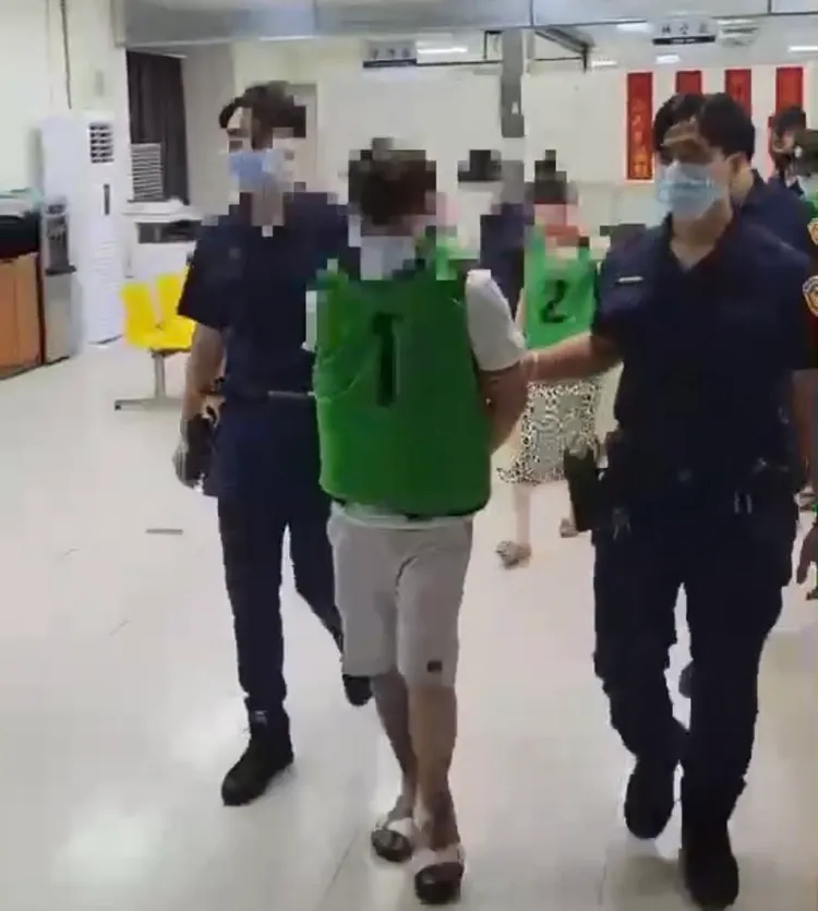 警方將陳男等5人送辦。蘆洲警分局提供