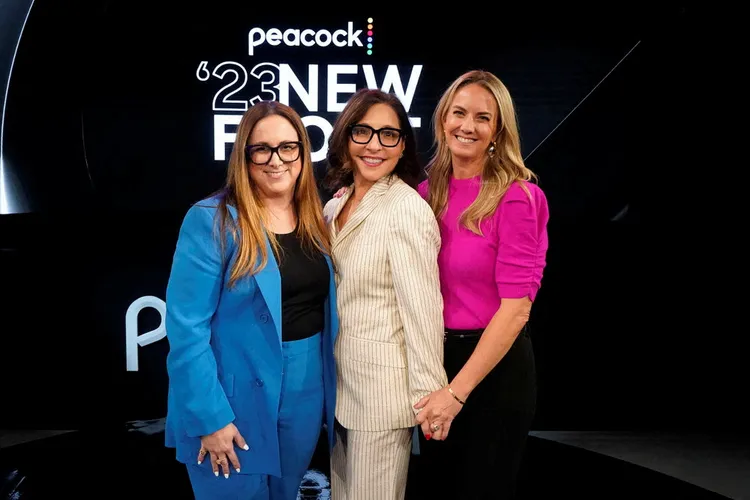 NBC環球集團的廣告主管雅克里諾（中），獲馬斯克挖角成為推特執行長。路透社