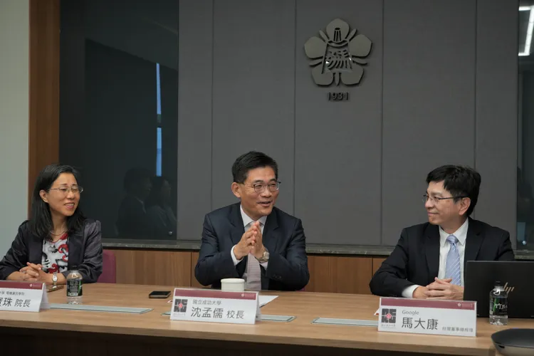 沈孟儒、馬大康相見歡，未來持續深化夥伴關係。成大提供