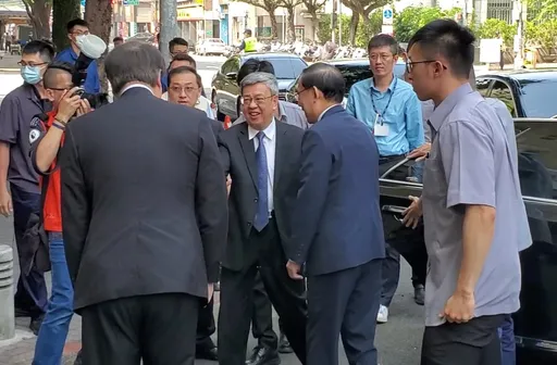 藍營圍堵NCC審議鏡電視上架　陳建仁：不能藉個案干預NCC