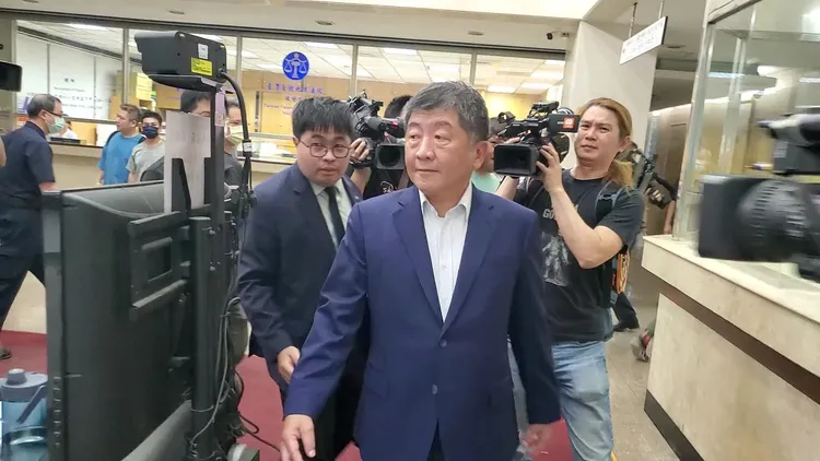 陳時中親赴地檢署提告。呂志明攝