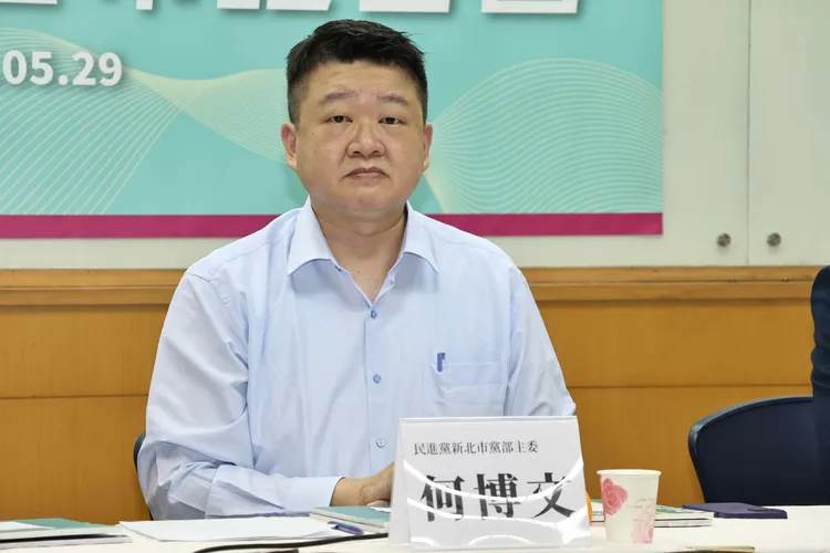 何博文今天出席正常國家文化基金會民調發布記者會並受訪。施昂強攝