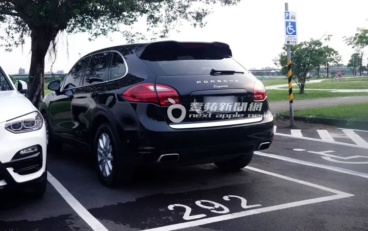 歐弟的保時捷休旅車原車主為侯昌明，疑似賣給歐弟使用。特勤中心攝