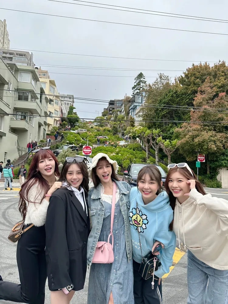 樂天女孩遊舊金山。    樂天桃猿提供