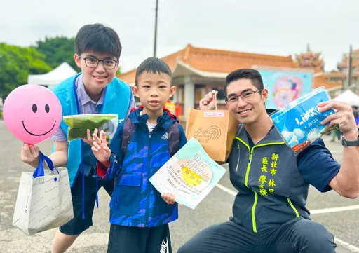 林口親子健行祈福活動 千人參與歡慶母親節