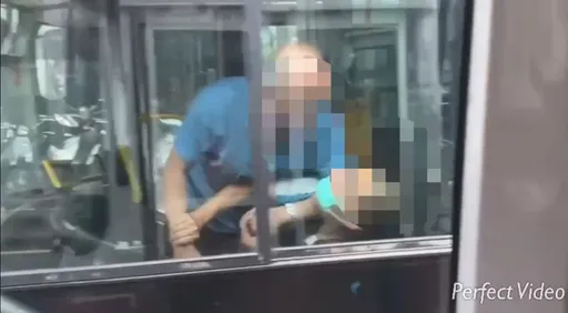 男子搭公車突對女乘客丟寶特瓶　司機公親變事主！反遭痛毆成傷
