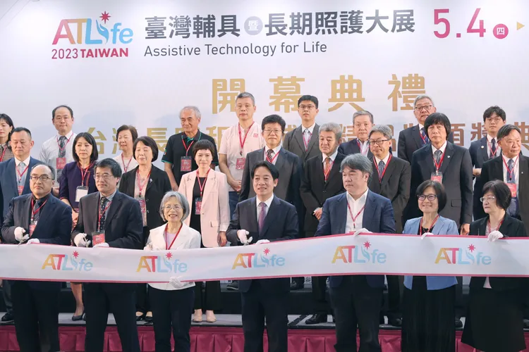 ATLife台灣輔具暨長期照護大展開幕典禮剪綵。總統府提供