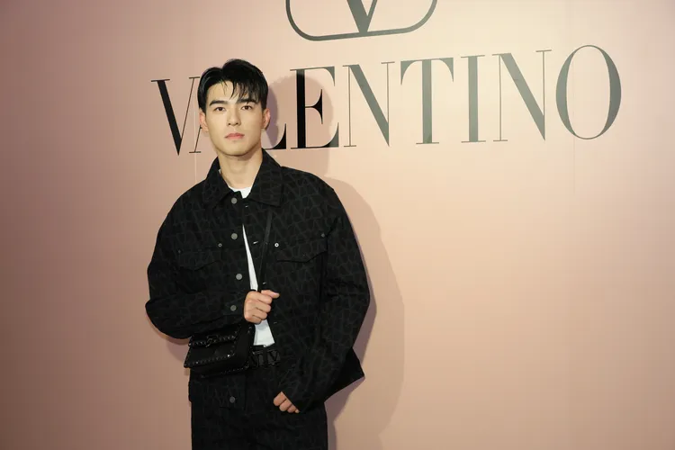 陳昊森透露看見VALENTINO的標誌性鉚釘細節，就會讓他想起兒時媽媽所穿的鞋款。鄭孟晃攝