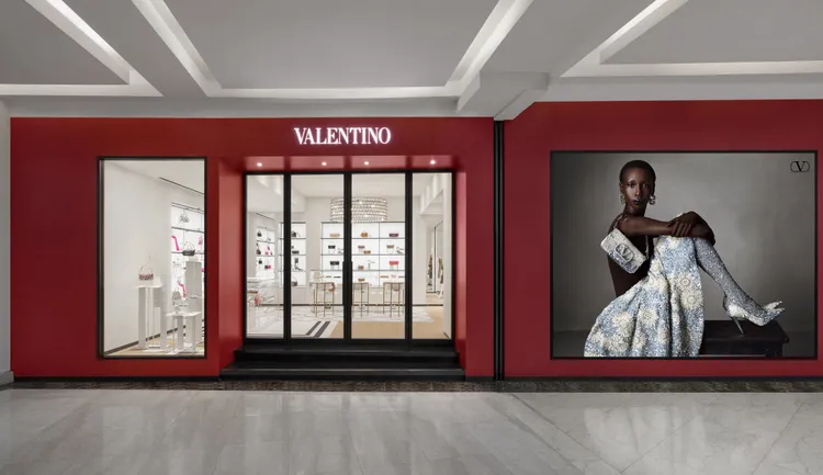 VALENTINO於微風廣場本館，開出占地約42坪的全新專賣店。品牌提供