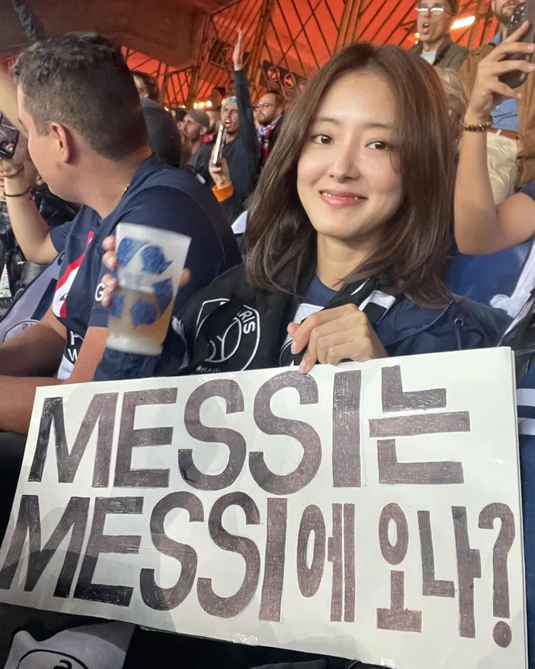 李世榮對體育競賽十分熱衷，之前還在IG上分享過赴巴黎觀賞足球比賽的畫面。翻攝seyoung_10 IG
