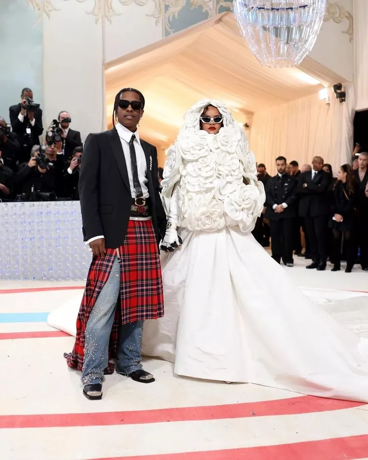 A$AP Rocky（左）以蘇格蘭裙向老佛爺致敬。翻攝ririgalbadd IG
