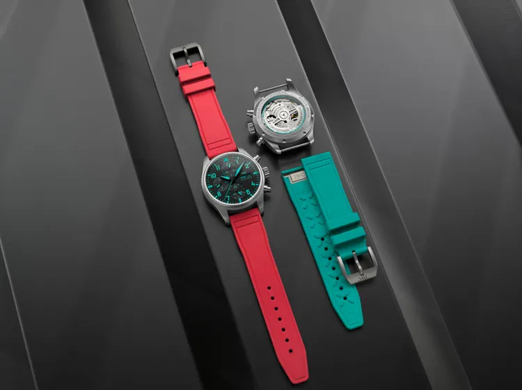 IWC飛行員計時腕錶41 Mercedes-AMG馬石油F1車隊特別版，另附1條綠色橡膠錶帶，26萬8000元。品牌提供