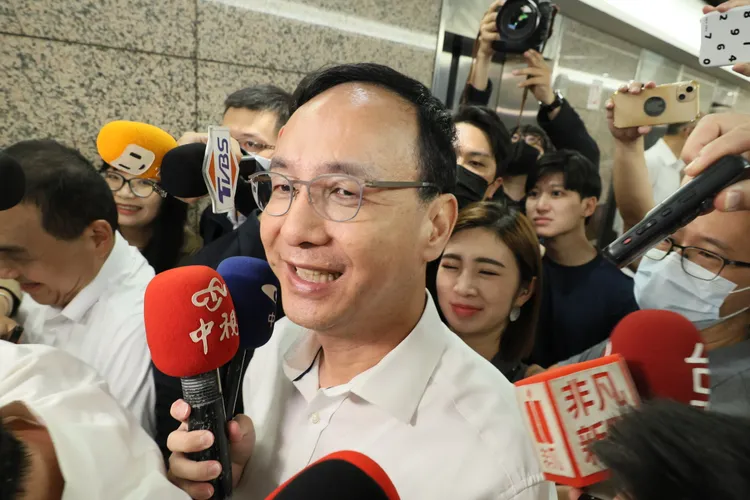 朱立倫面對媒體提問皆微笑以對。鄭孟晃攝