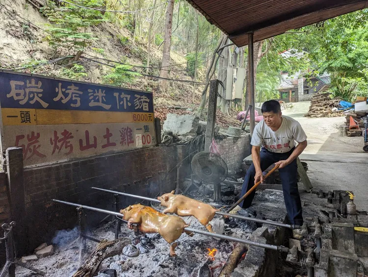 大坑休閒農場招牌烤乳豬。農業局提供