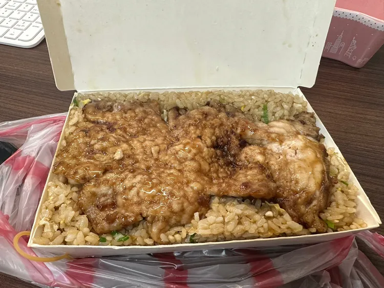 黑記排骨便當，一個要價110元。張芝瑜攝