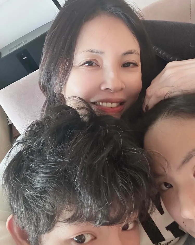 何如芸最愛2個寶貝兒子。翻攝何如芸臉書