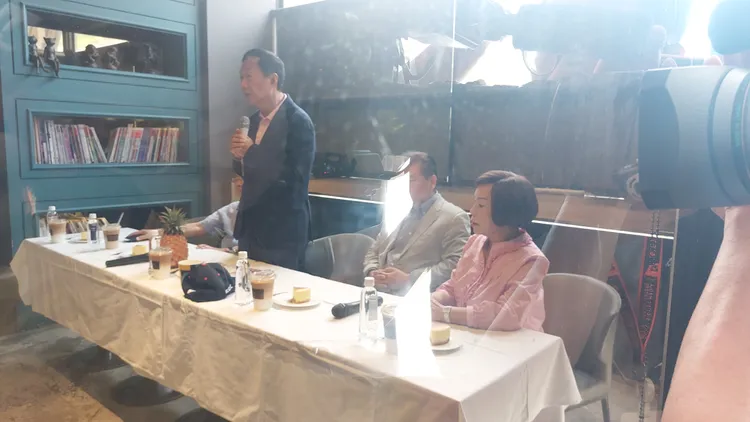 郭台銘與與多位立委參選人、議員座談。凃建豐攝