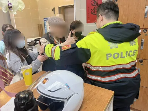 百歲人瑞搭計程車迷途　嚷嚷要回老東家！大安暖警助他返家