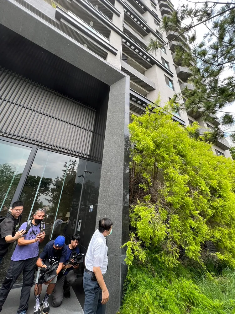 高大成認為死者被扛到低樓層丟下的可能性高。鮮明攝