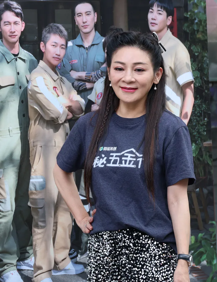 王彩樺要蔡昌憲在情趣用品上簽名。鄭孟晃攝