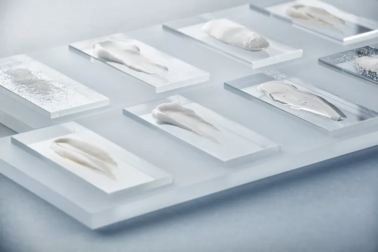 「ILLIYOON 一理潤」結合肌膚科學與亞洲傳統藥方，並以「3大專利成分科技」還原肌膚自我保濕能力。業者提供