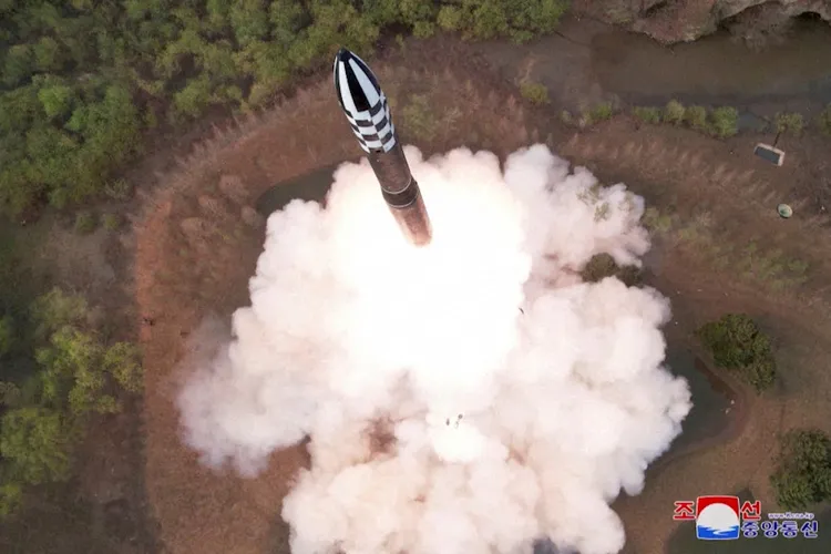 北韓上月18日試射洲際彈道飛彈「火星-18」。資料照片