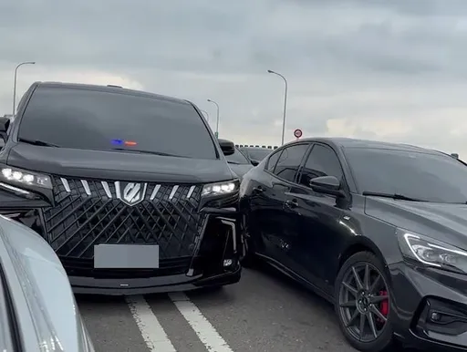 廂型車私裝警示燈及蜂鳴器　民眾檢舉！平鎮警依法舉發