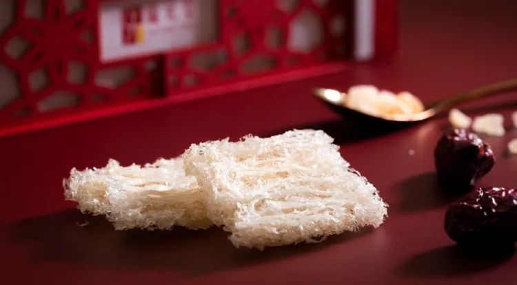 琉元堂「四合龍紋一品燕」，一片可燉煮出50倍燕窩，母親節檔期間9片裝禮盒享買2送1。業者提供