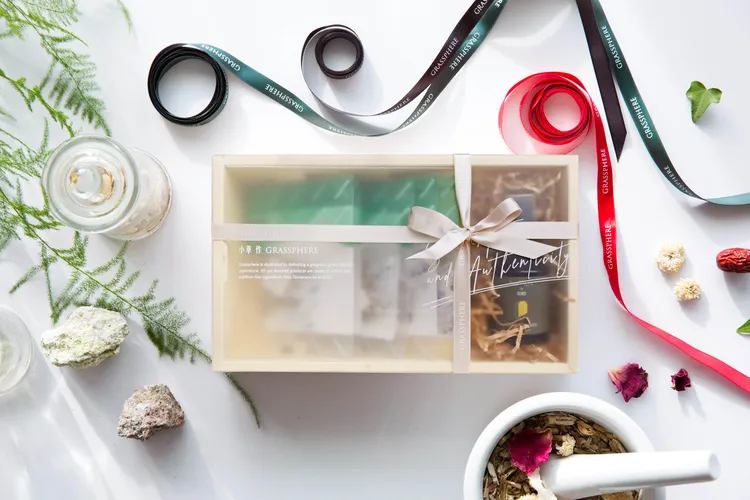 為媽媽MeTime打造的「小草作×TOAST香氛舒緩聯名禮盒」。業者提供