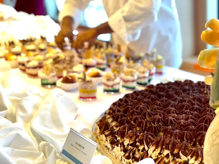 歌詩達莎倫娜號提供自助餐服務。曾仲葳攝